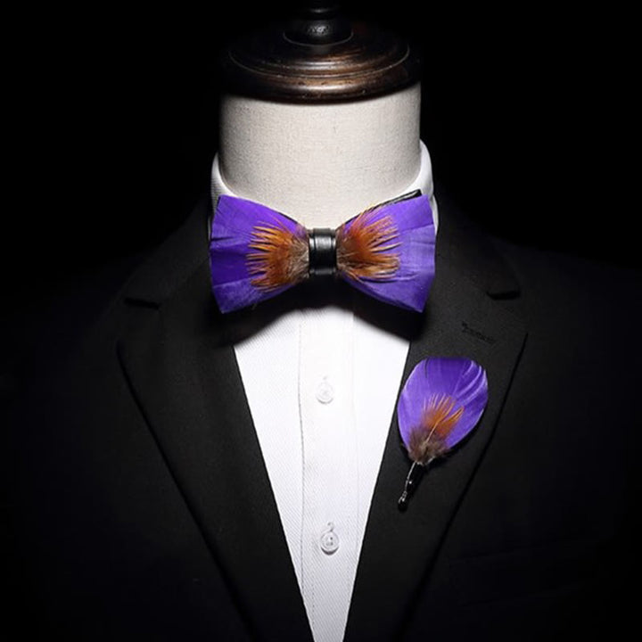 Papillon con piume viola e arancioni con spilla da bavero - image 2