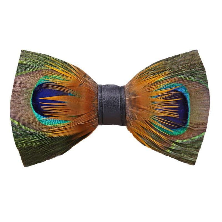 Papillon con piume di pavone verde e spilla da bavero