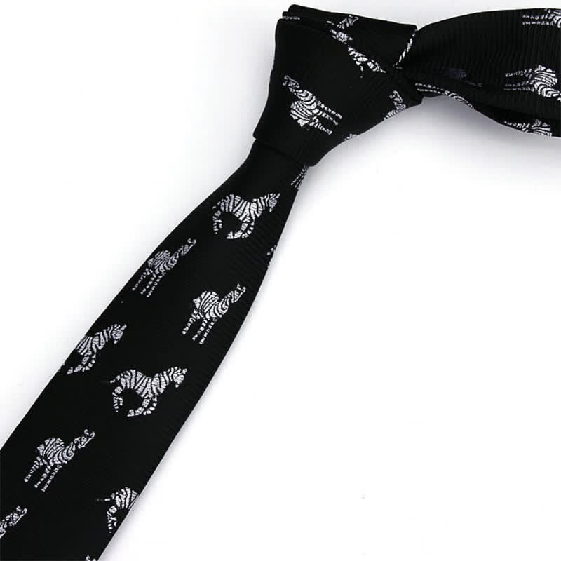 Cravatta da uomo nera sottile in twill con motivi zebrati