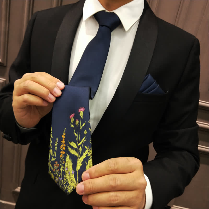 Cravatta da uomo blu navy con motivo a fiori