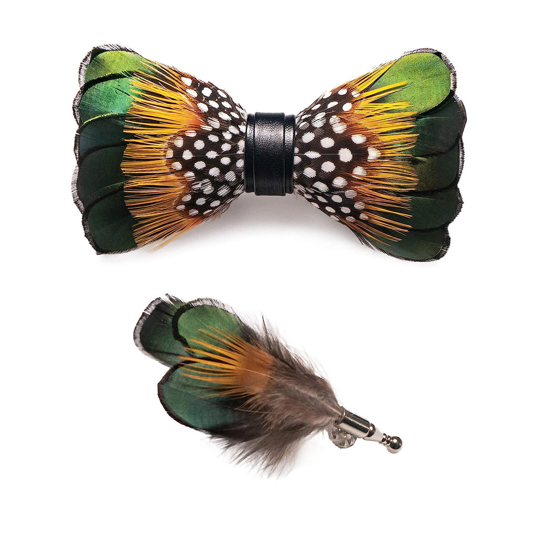 Papillon vintage con piume verde foresta e arancione per bambini con spilla da bavero