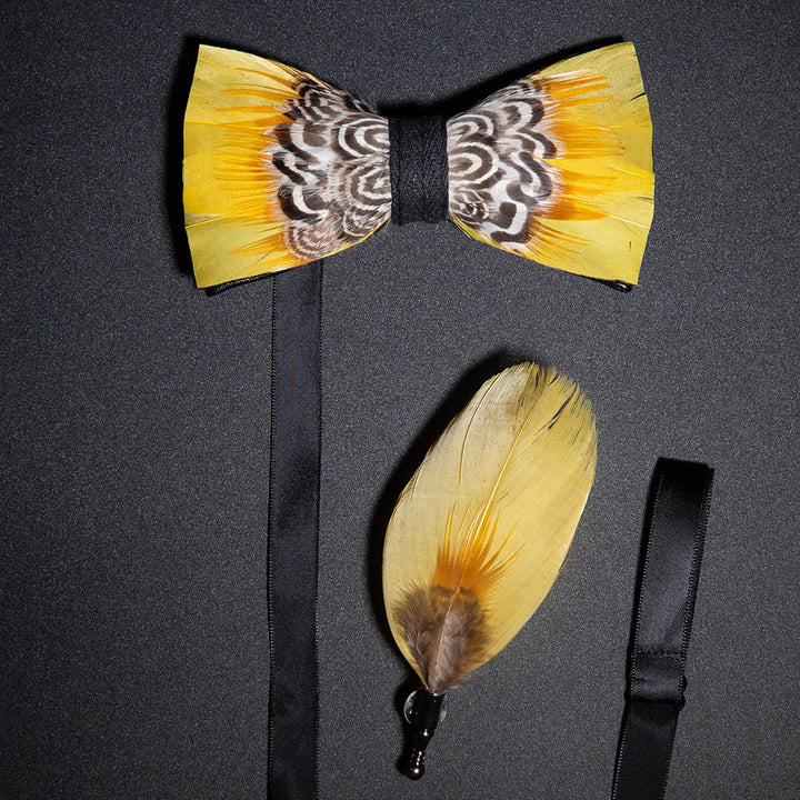 Papillon con stampa tigre gialla e spilla da bavero