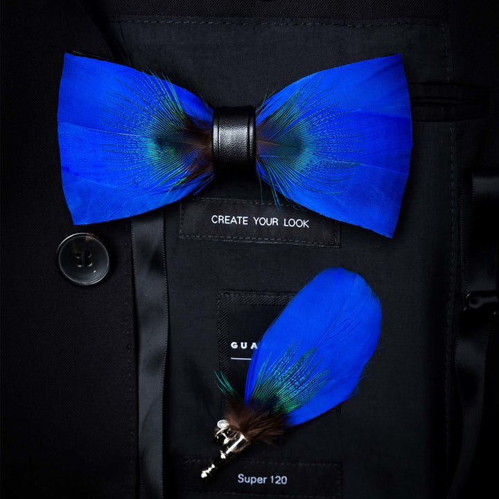 Papillon con piume di pavone blu Oxford per bambini con spilla da bavero