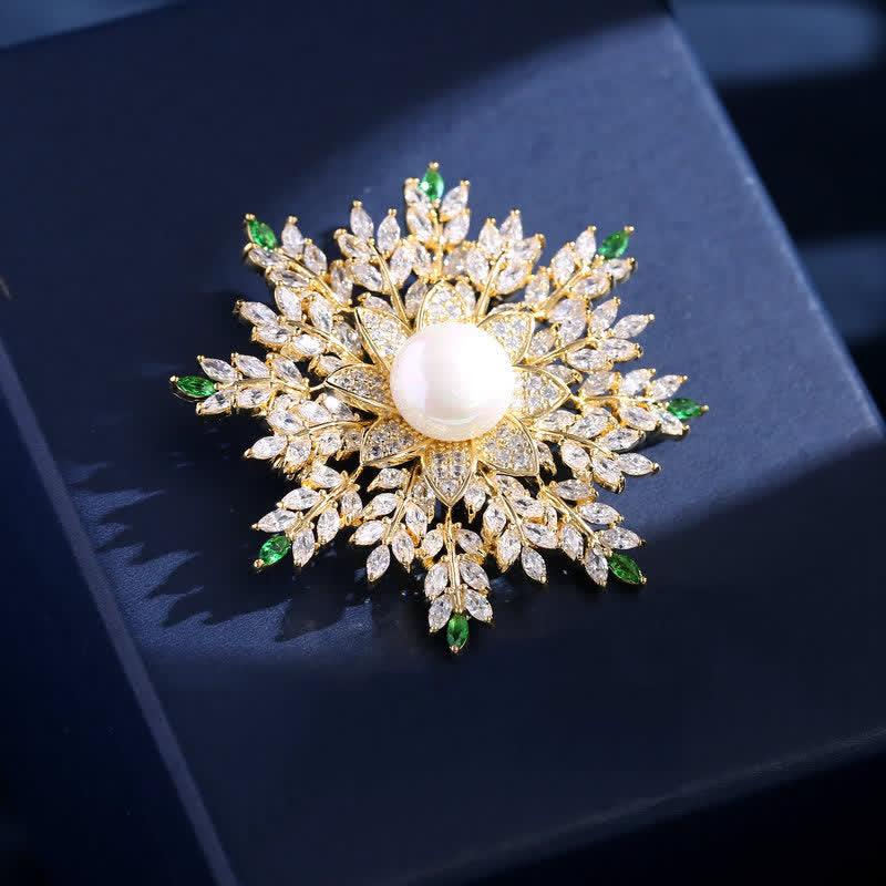 Spilla da donna con fiore di perle e fiocco di neve
