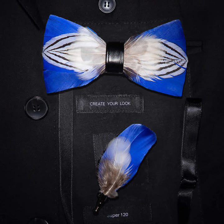 Papillon con piuma Freedom blu e bianco con spilla da bavero