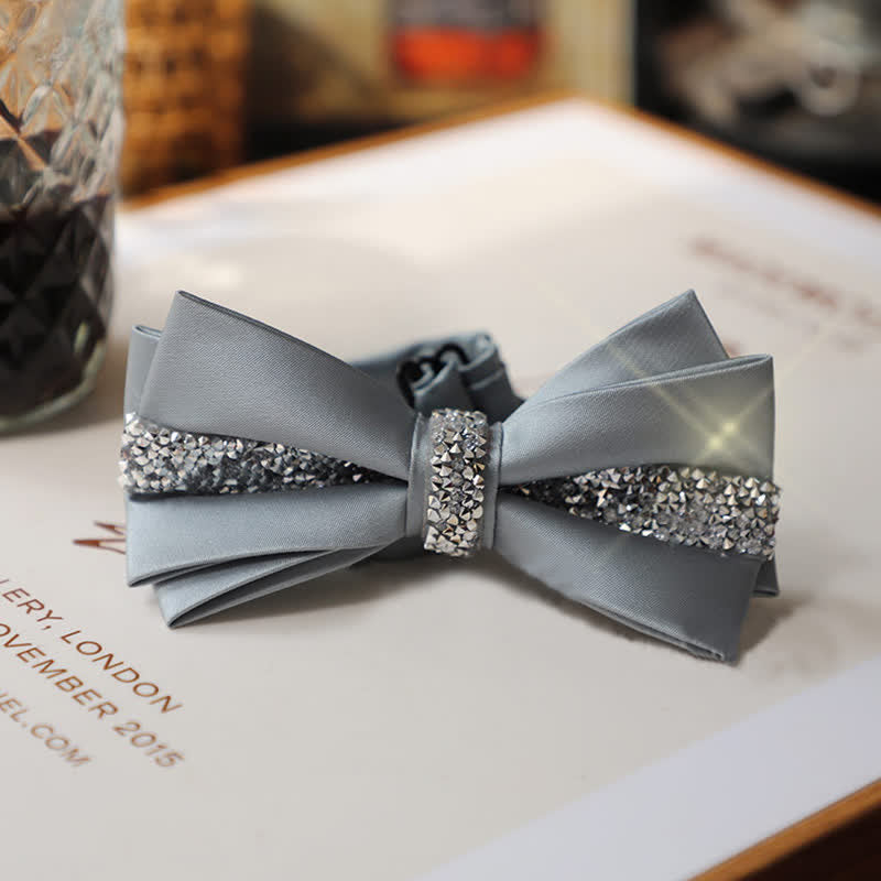 Set da uomo con papillon e fazzoletto da taschino in raso con strass scintillanti