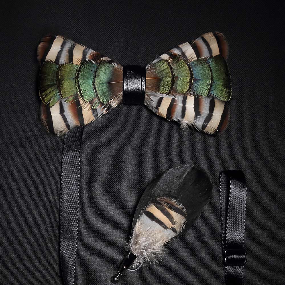 Papillon con piume d'oca verde e beige con spilla da bavero - Verde e beige - image 0