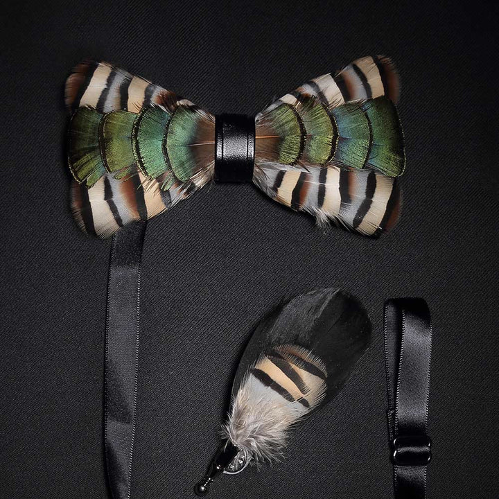 Papillon con piume d'oca verde e beige con spilla da bavero - Verde e beige - image 0