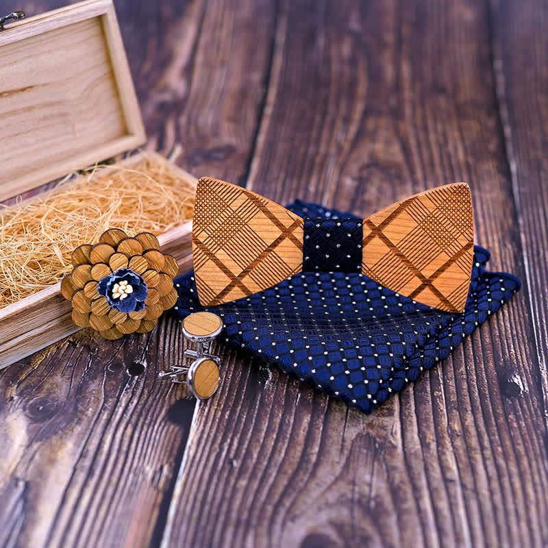 Set di 4 papillon in legno intagliato a quadri da uomo