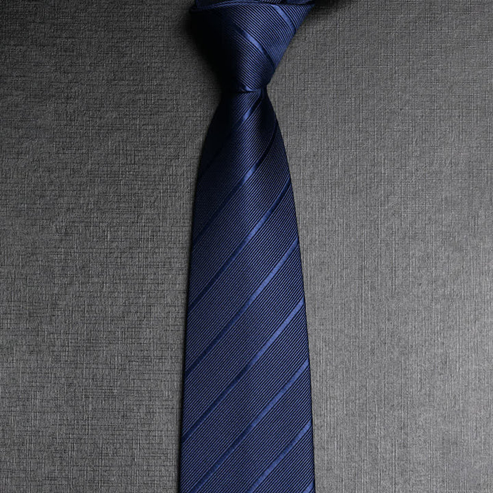 Cravatta da uomo in twill di colore scuro