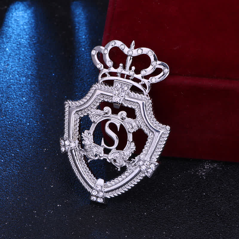 Spilla da uomo con corona in lettere inglesi reali