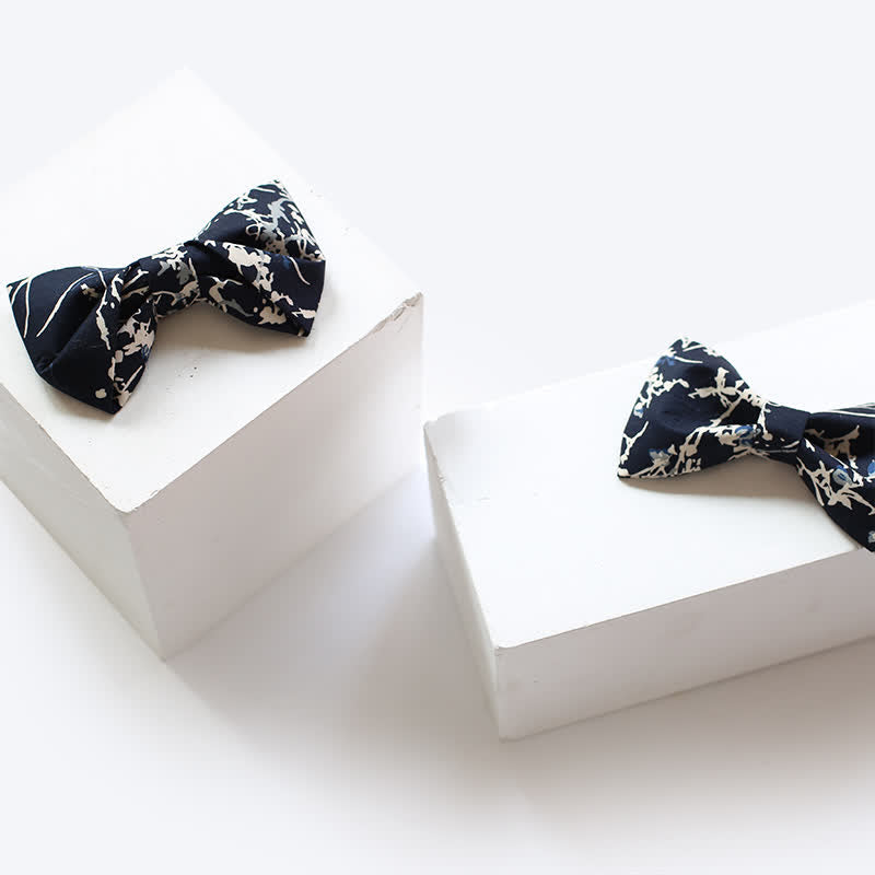 Papillon da uomo con graffiti blu navy e bianco