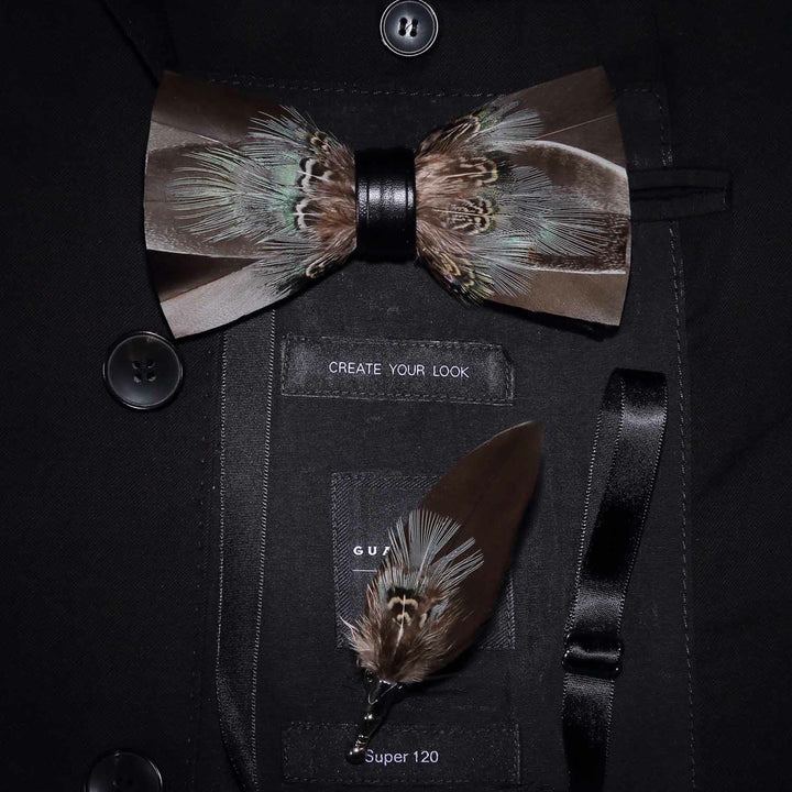 Papillon rustico marrone con piume per bambini con spilla da bavero