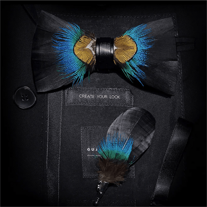 Papillon con piume di fagiano blu e nere con spilla da bavero
