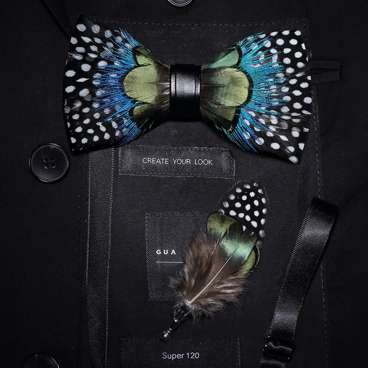 Papillon con piume a pois verdi e blu per bambini con spilla da bavero - Adulto - image 2