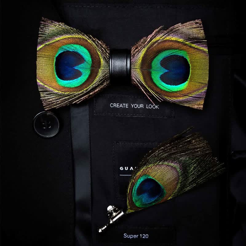 Papillon con piume di pavone verde per bambini con spilla da bavero