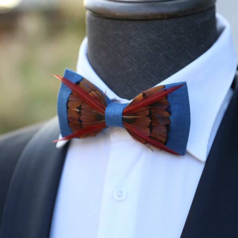 Papillon con piume rosse intersecate di fagiano marrone