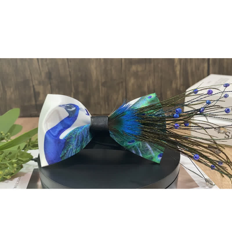 Papillon con piume di perline a coda di pavone blu