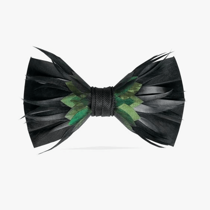 Papillon con piume nere e verdi di fantasia