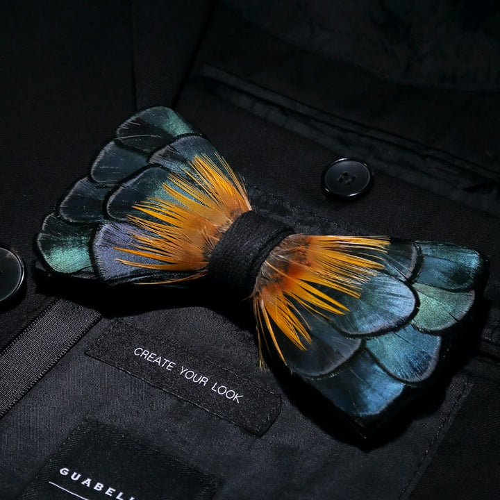 Papillon con piuma di girasole verde e arancione e spilla da bavero - image 1