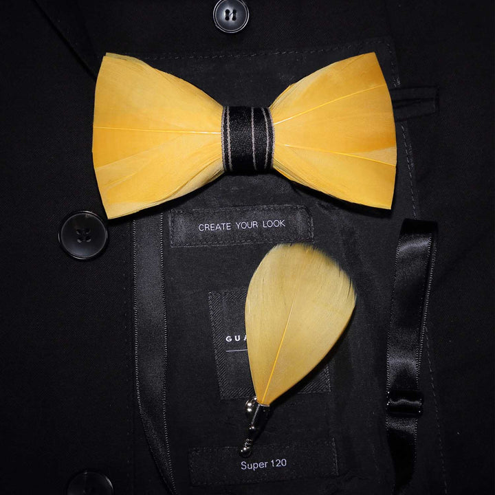 Papillon con piume vivaci giallo brillante con spilla da bavero
