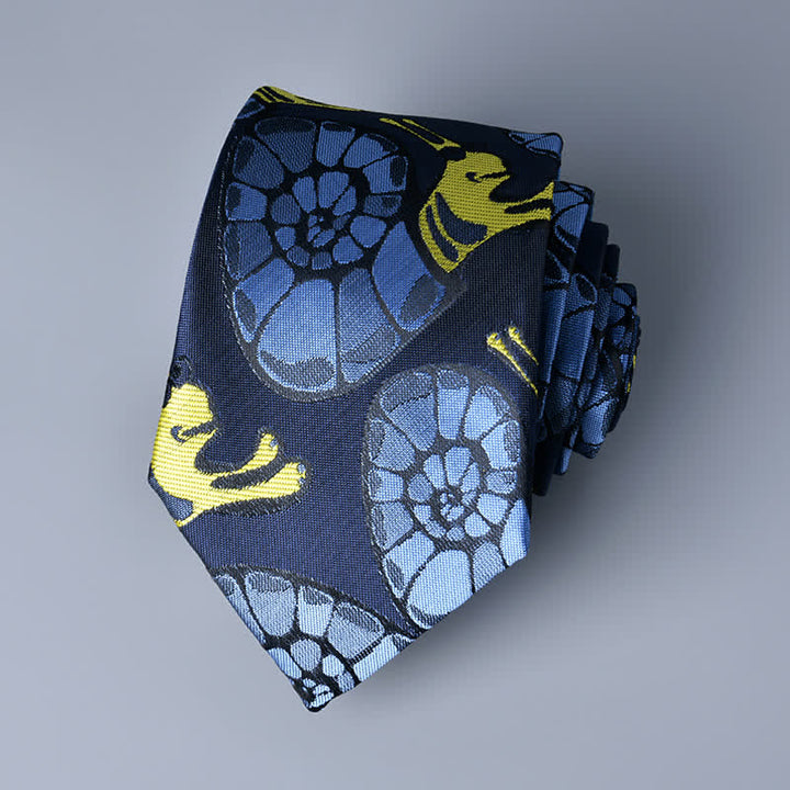 Cravatta floreale da uomo con lumaca blu navy e gialla