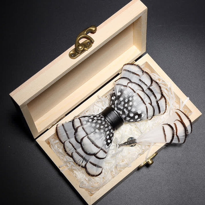 Papillon con piume a pois bianchi e neri per bambini con spilla da bavero - Adulto - image 1