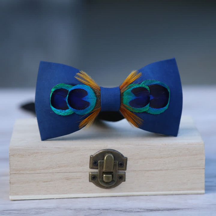 Papillon con piume grandi a coda di pavone blu navy