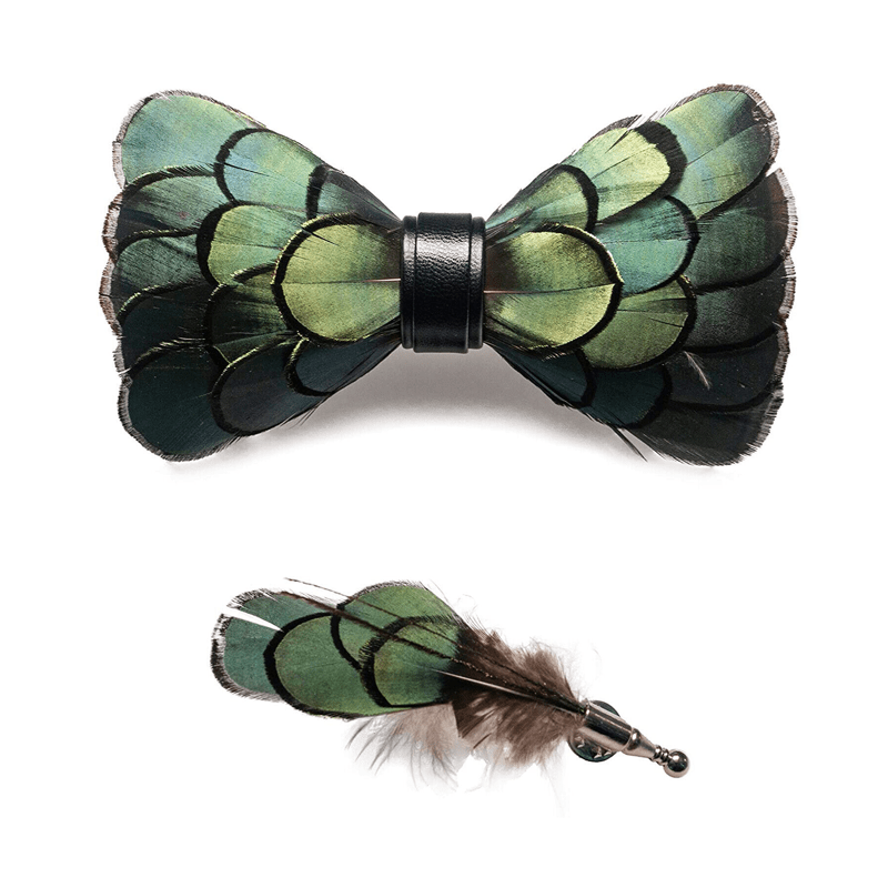 Papillon classico con piume verde oliva scuro per bambini con spilla da bavero - image 4