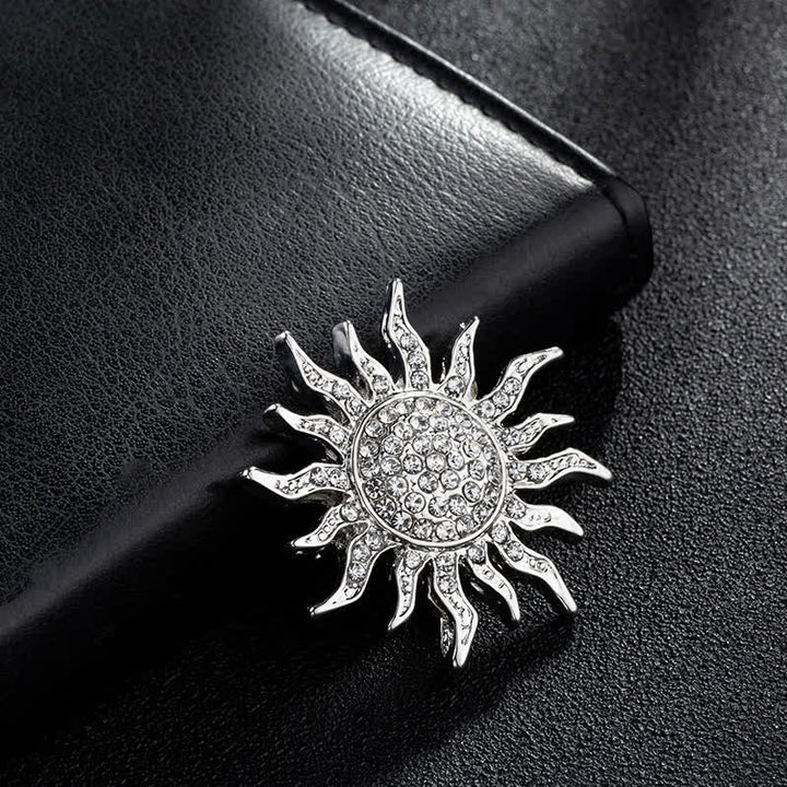 Spilla da uomo con strass a raggiera luminosa