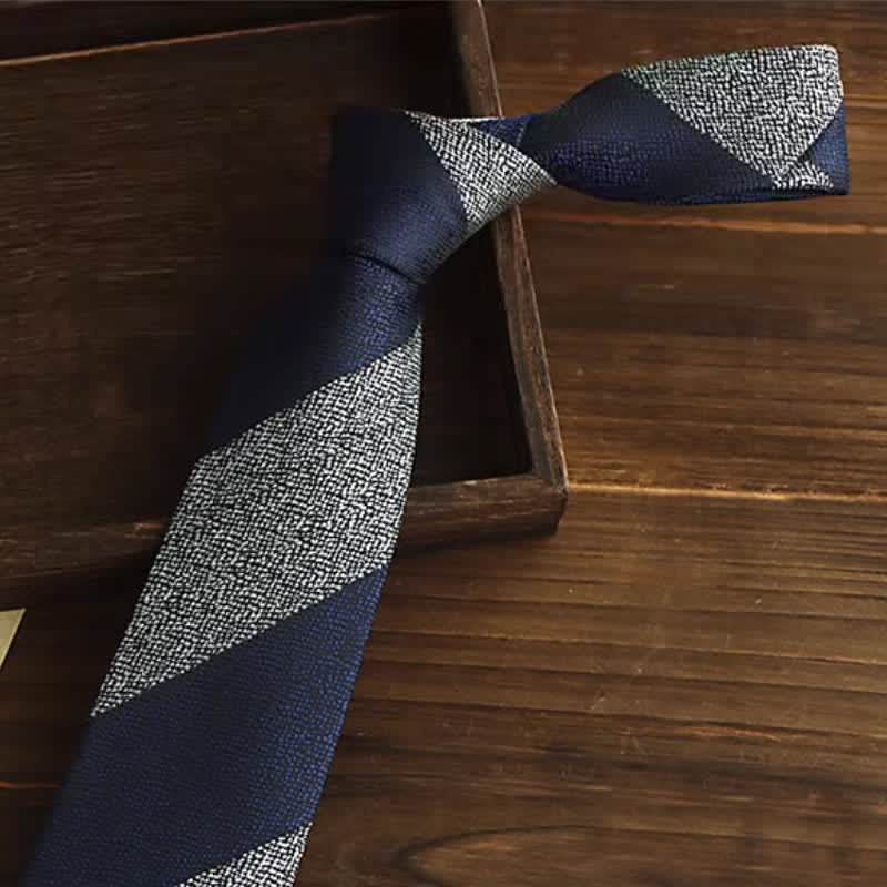 Cravatta a righe blu navy e grigie da uomo - image 1
