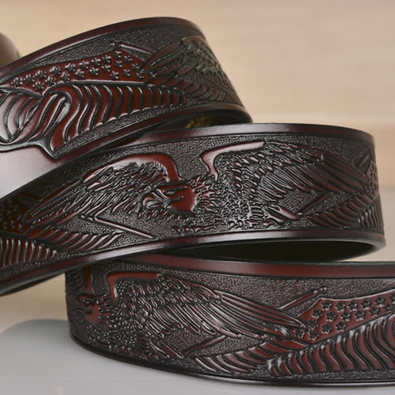 Cintura in pelle con fibbia automatica a forma di testa d'aquila intricata da uomo