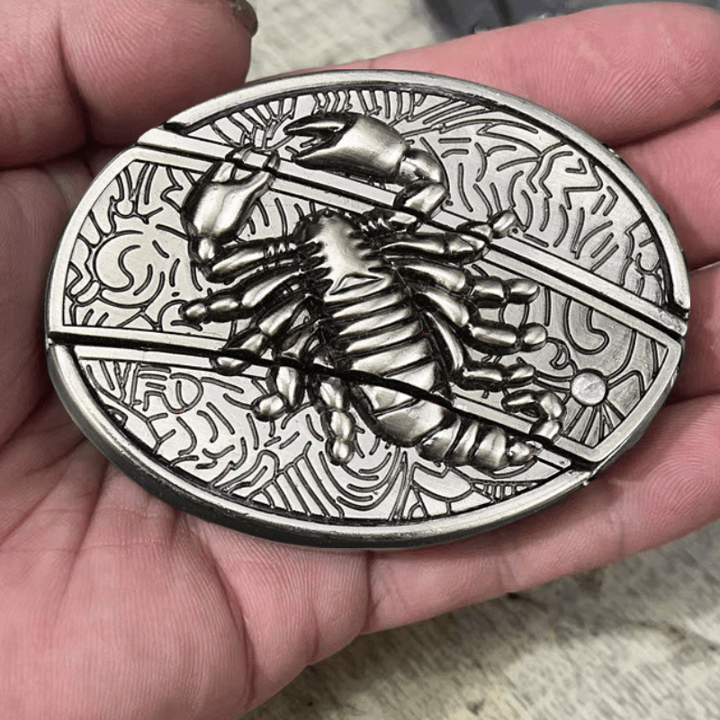 Cintura in pelle Scorpion da uomo con coltello pieghevole
