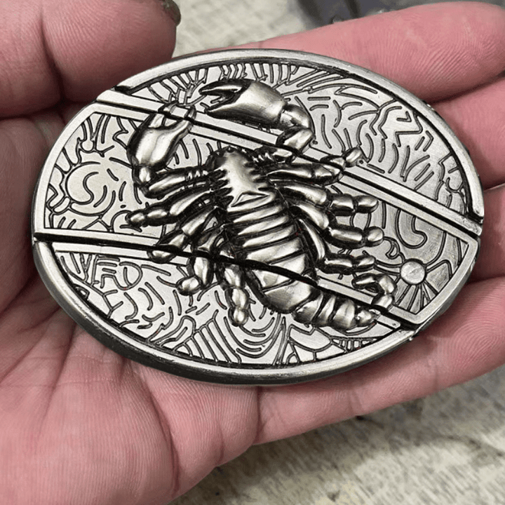 Cintura in pelle Scorpion da uomo con coltello pieghevole