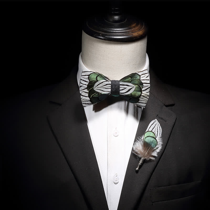 Papillon con piume di foresta verde e bianco per bambini con spilla da bavero