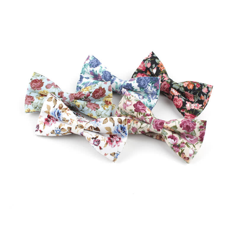 Papillon floreale con foglie di rosa tinto da uomo