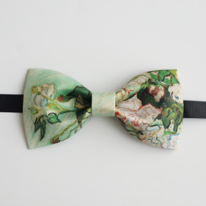 Papillon floreale da uomo con rose bianche e verde chiaro