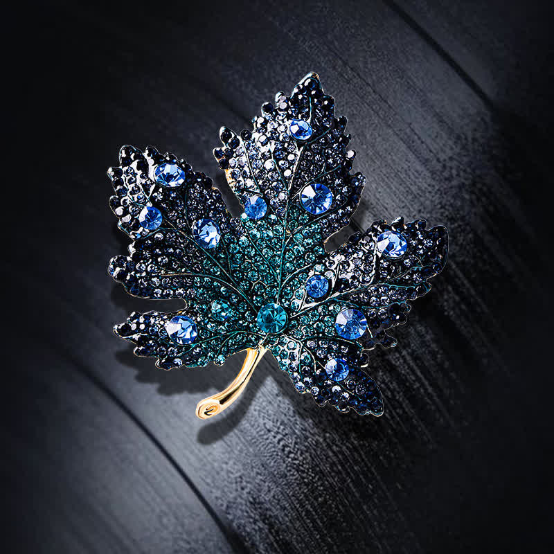 Spilla da donna a forma di foglia d'acero con cristalli e strass