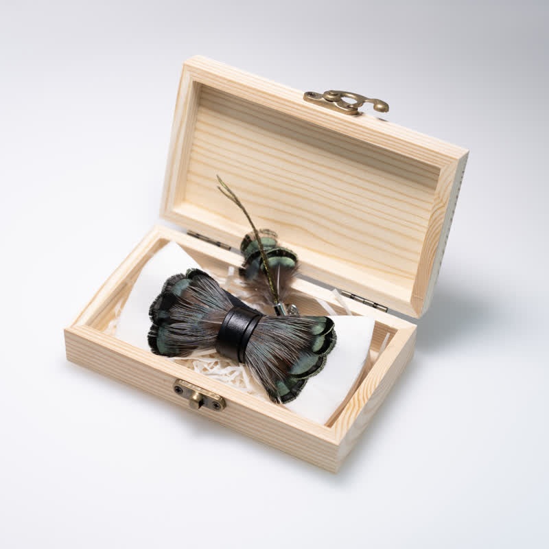 Papillon con piume bianco e verde smeraldo per bambini con spilla da bavero - image 2