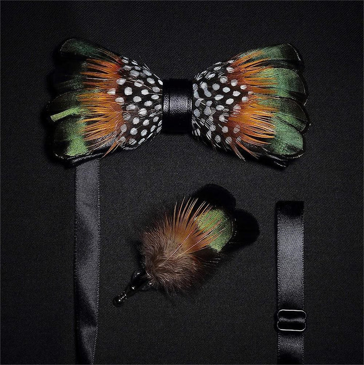 Papillon vintage con piume verde foresta e arancione per bambini con spilla da bavero