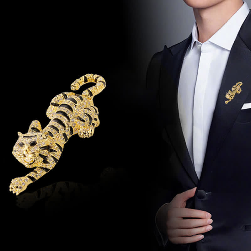 Spilla da uomo con tigre rampicante sensuale - image 0