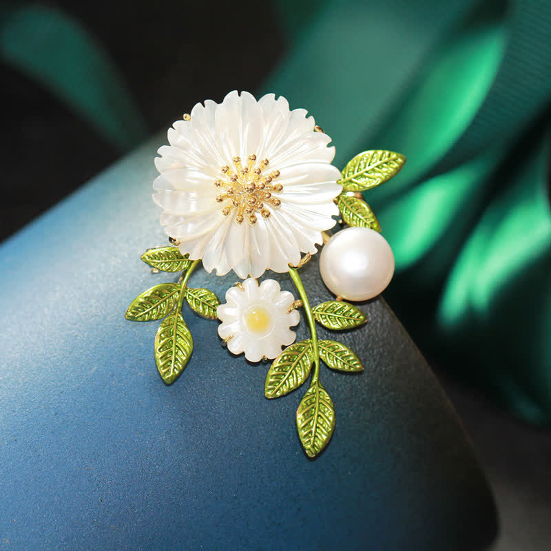 Spilla romantica da donna con perle e conchiglia a margherita