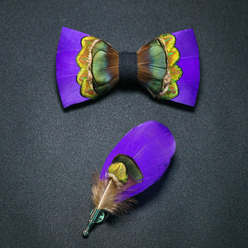Papillon con piume reali viola e verdi con spilla da bavero - Viola e verde - Ragazzo - image 1