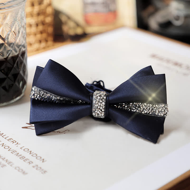 Set da uomo con papillon e fazzoletto da taschino in raso con strass scintillanti
