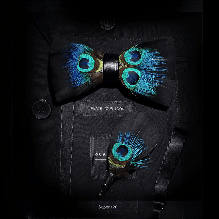 Papillon con piume di pavone blu e nere per bambini con spilla da bavero