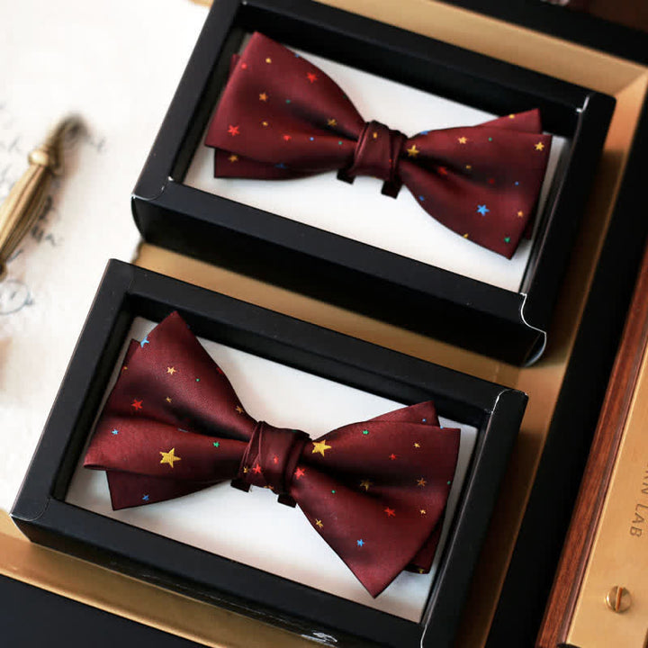 Papillon da uomo con stelle scintillanti colorate bordeaux