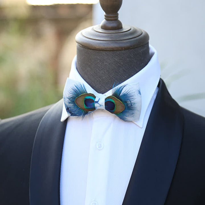 Papillon con piume di pavone colore blu e bianco
