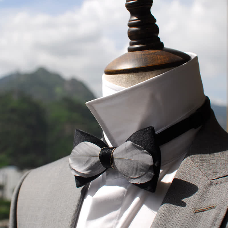 Papillon in velluto grigio e nero con piume