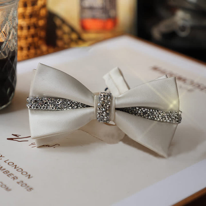 Set da uomo con papillon e fazzoletto da taschino in raso con strass scintillanti