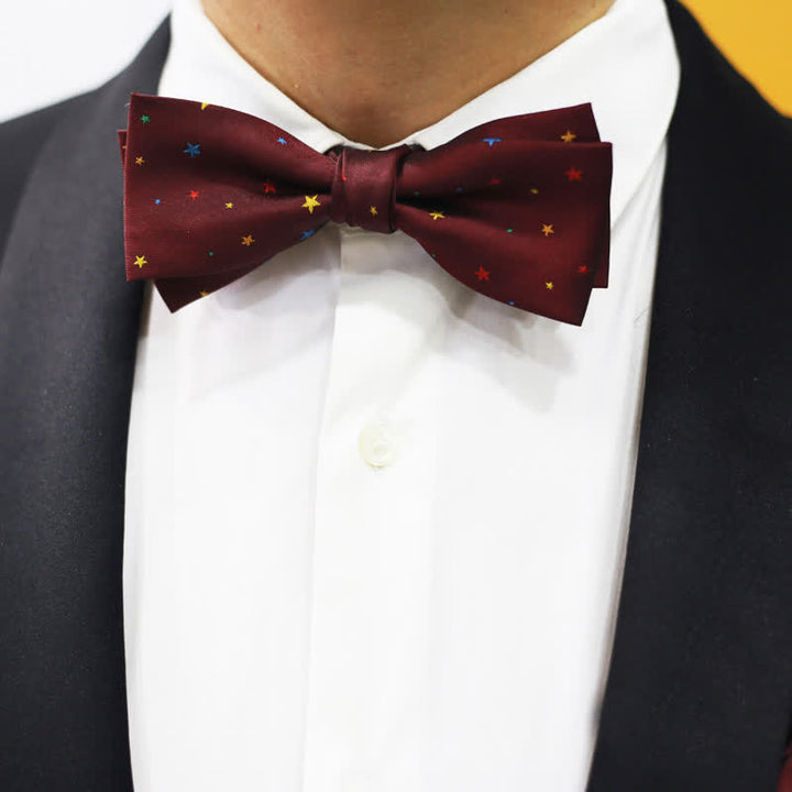 Papillon da uomo con stelle scintillanti colorate bordeaux